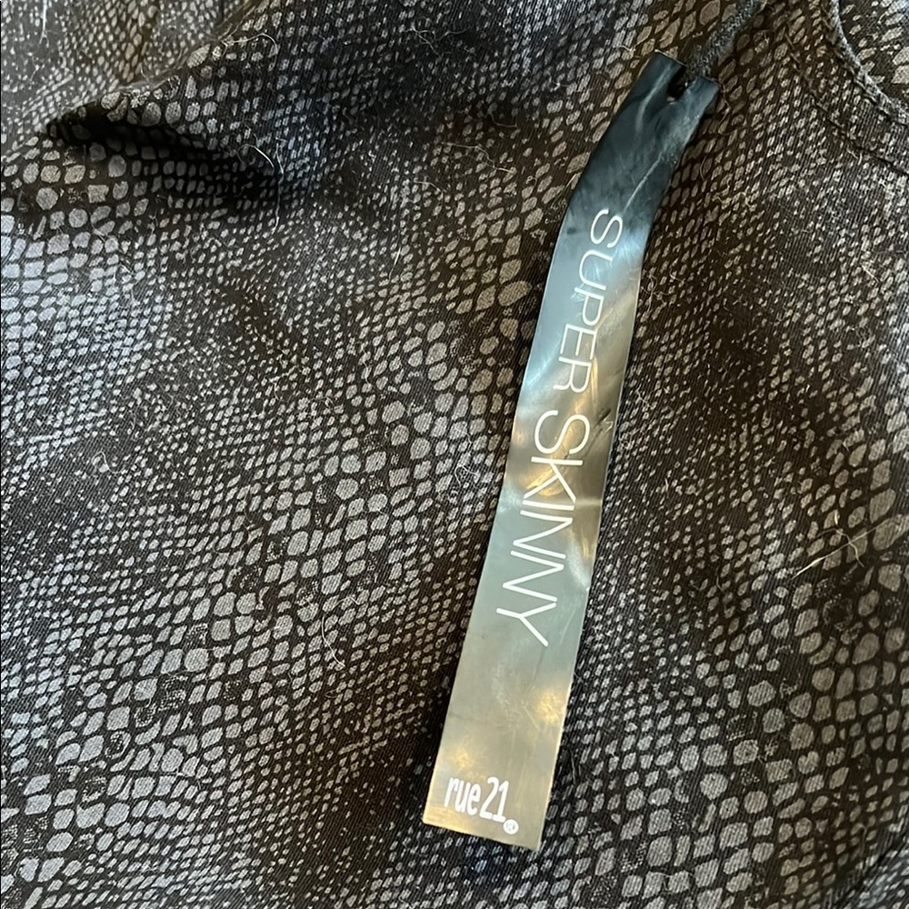 NWT Rue21 SKINN Women's Black Jeans 11/12 - Picture 3 of 5
